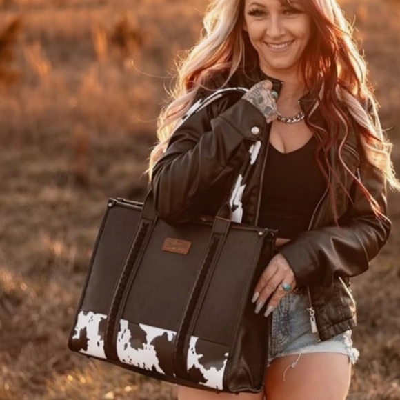 Wrangler Handbags - Wrangler Black and White Shoulder Bag